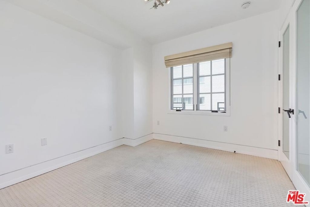 225 S Hamilton Drive - Photo 29