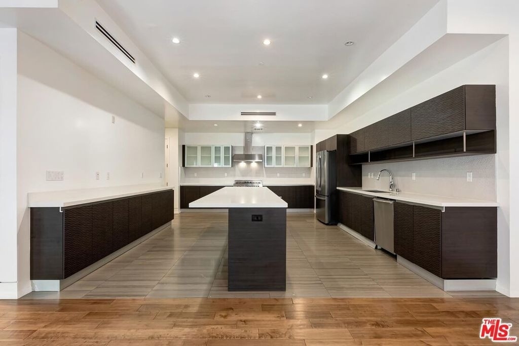 225 S Hamilton Drive - Photo 8