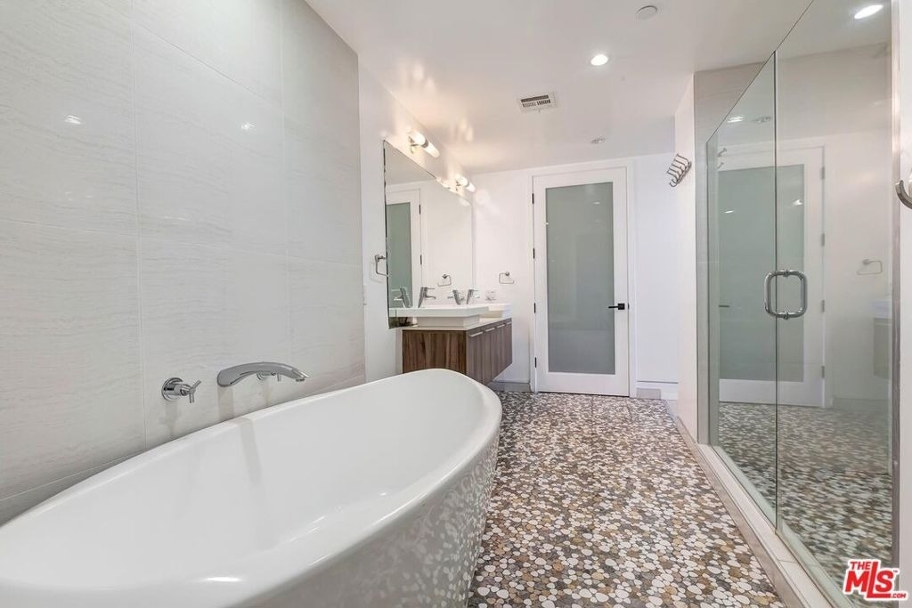 225 S Hamilton Drive - Photo 24