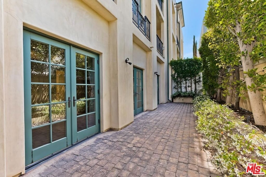 225 S Hamilton Drive - Photo 11