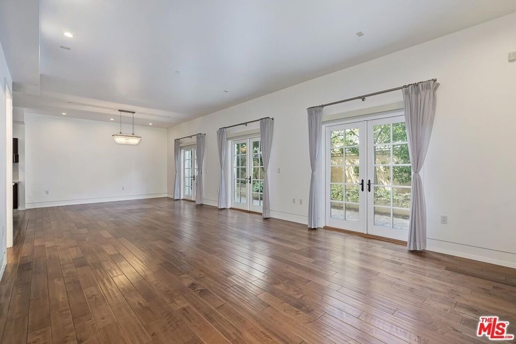 225 S Hamilton Drive - Photo 3