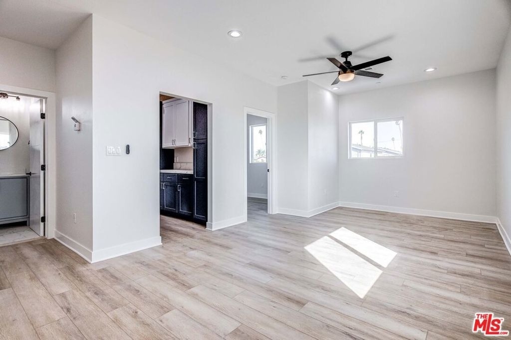 624 W 83rd Street - Photo 6
