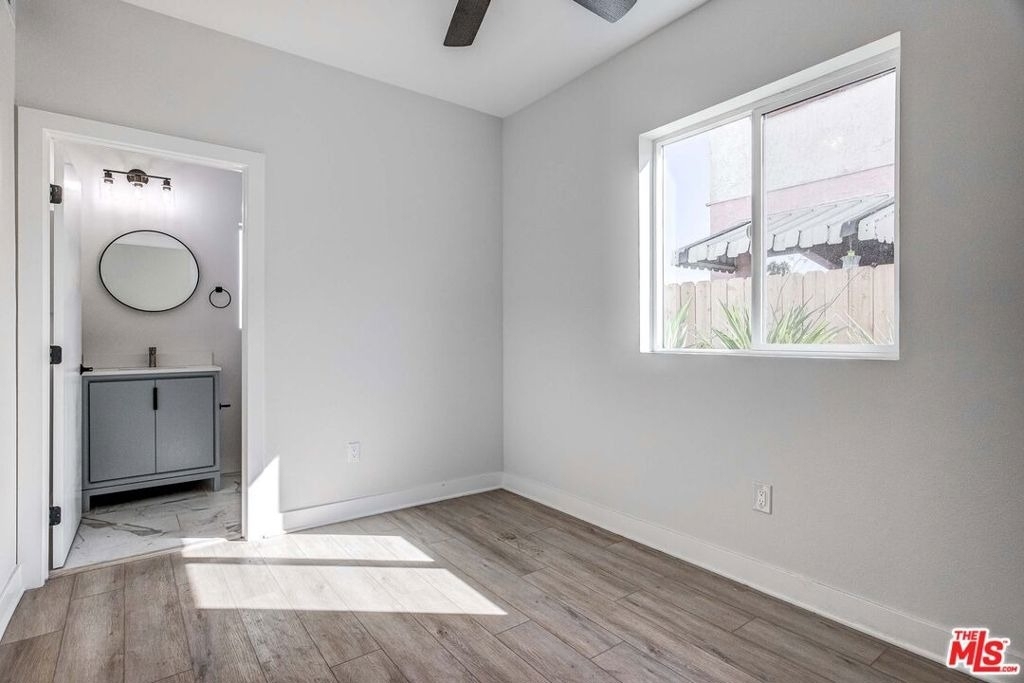 624 W 83rd Street - Photo 2
