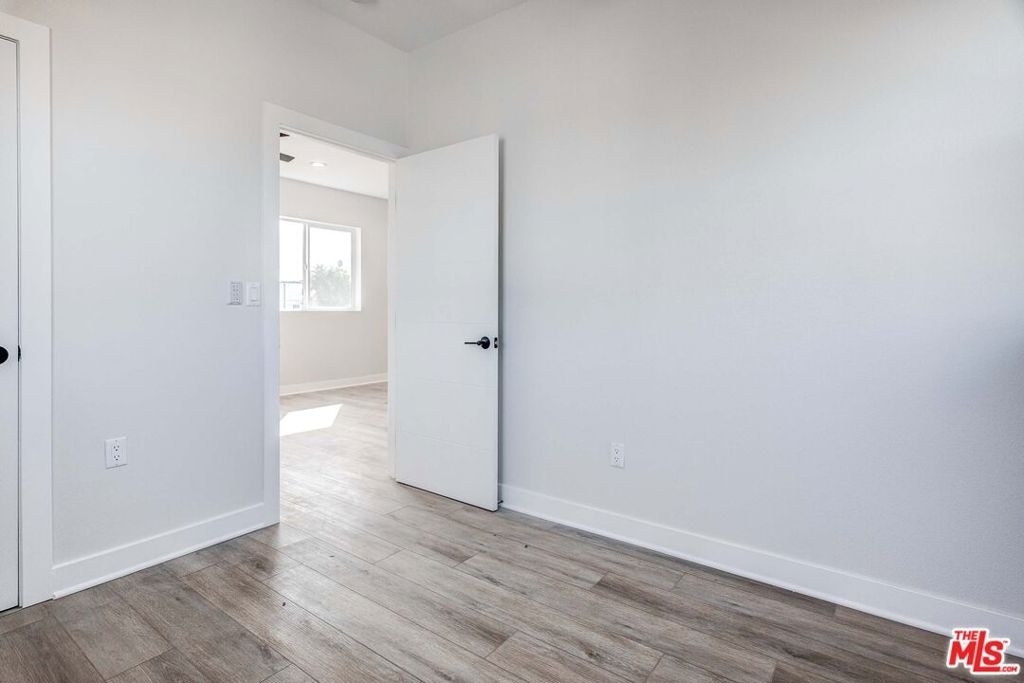624 W 83rd Street - Photo 12