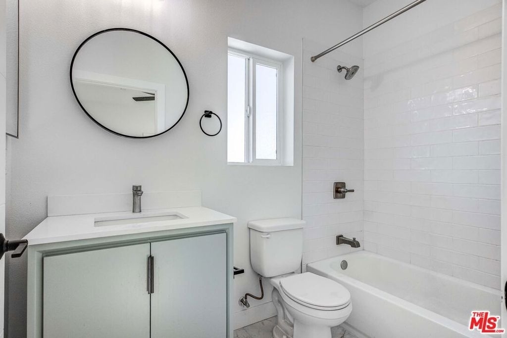 624 W 83rd Street - Photo 5