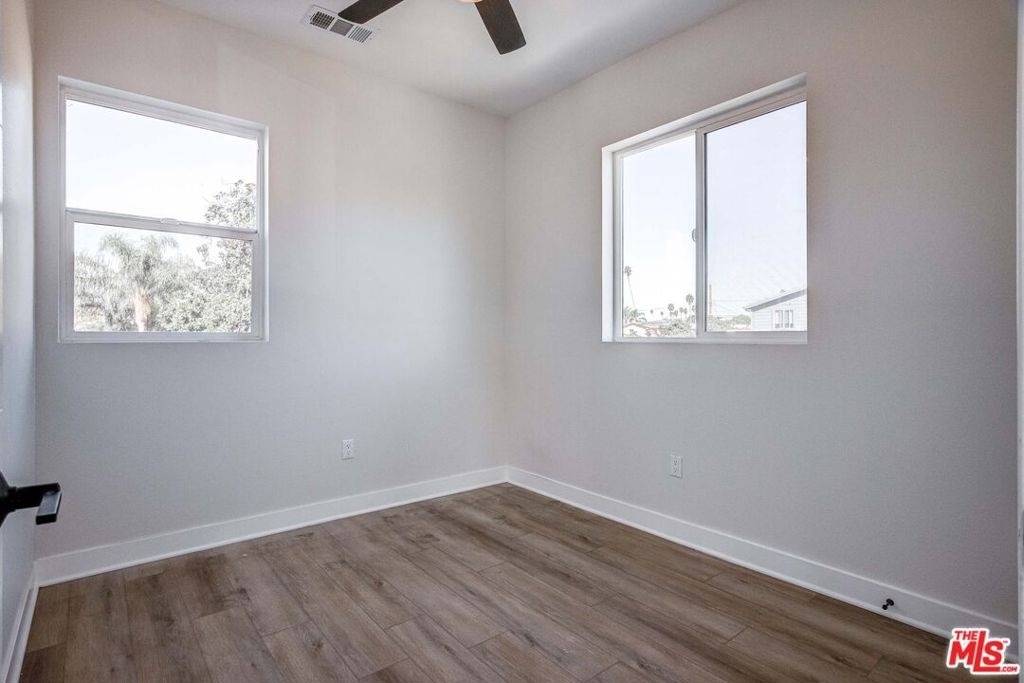 624 W 83rd Street - Photo 10