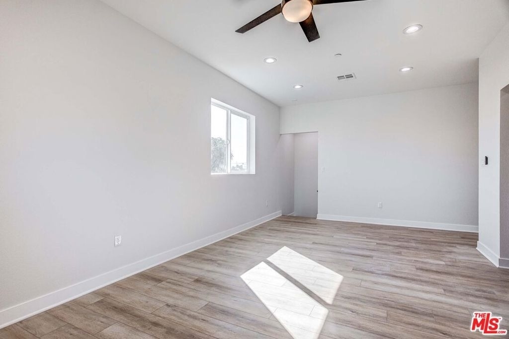 624 W 83rd Street - Photo 9