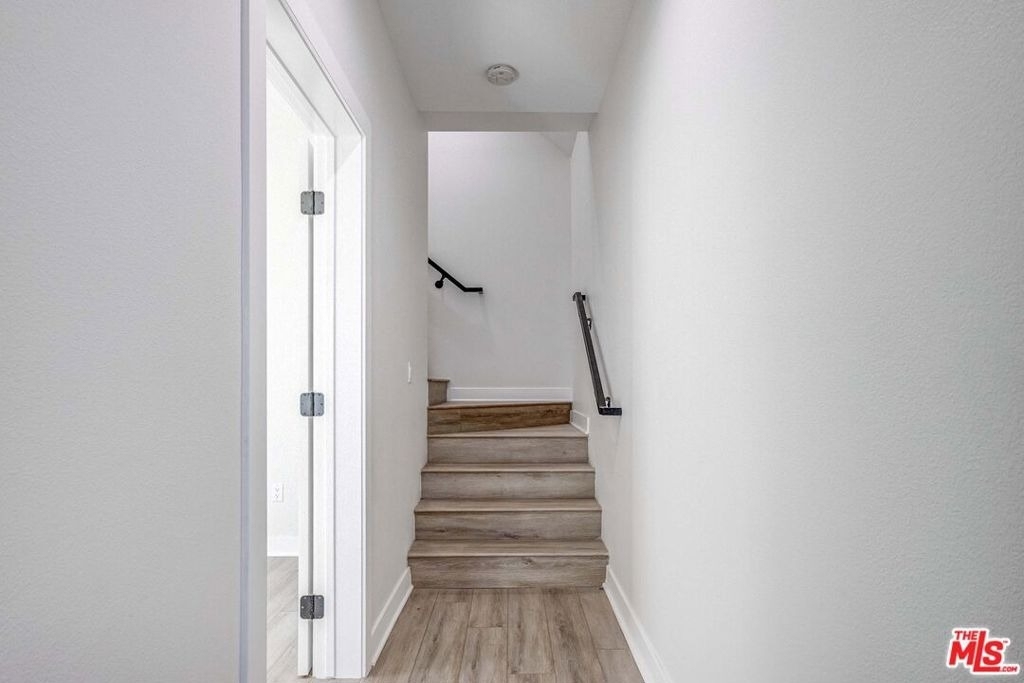 624 W 83rd Street - Photo 1