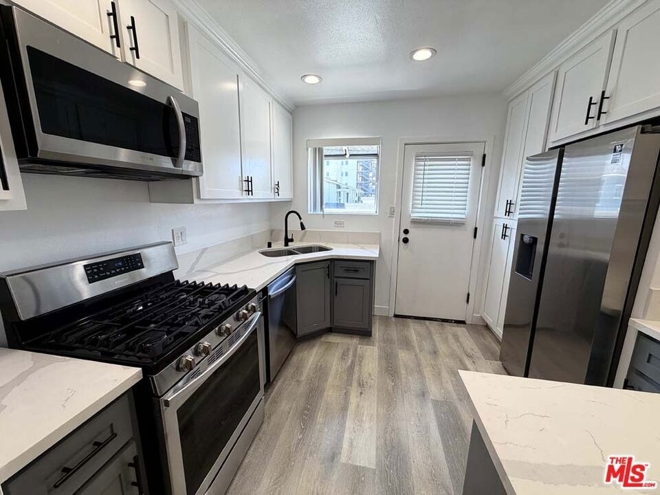 8818 Ramsgate Avenue - Photo 5