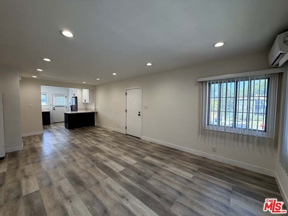 8818 Ramsgate Avenue - Photo 3