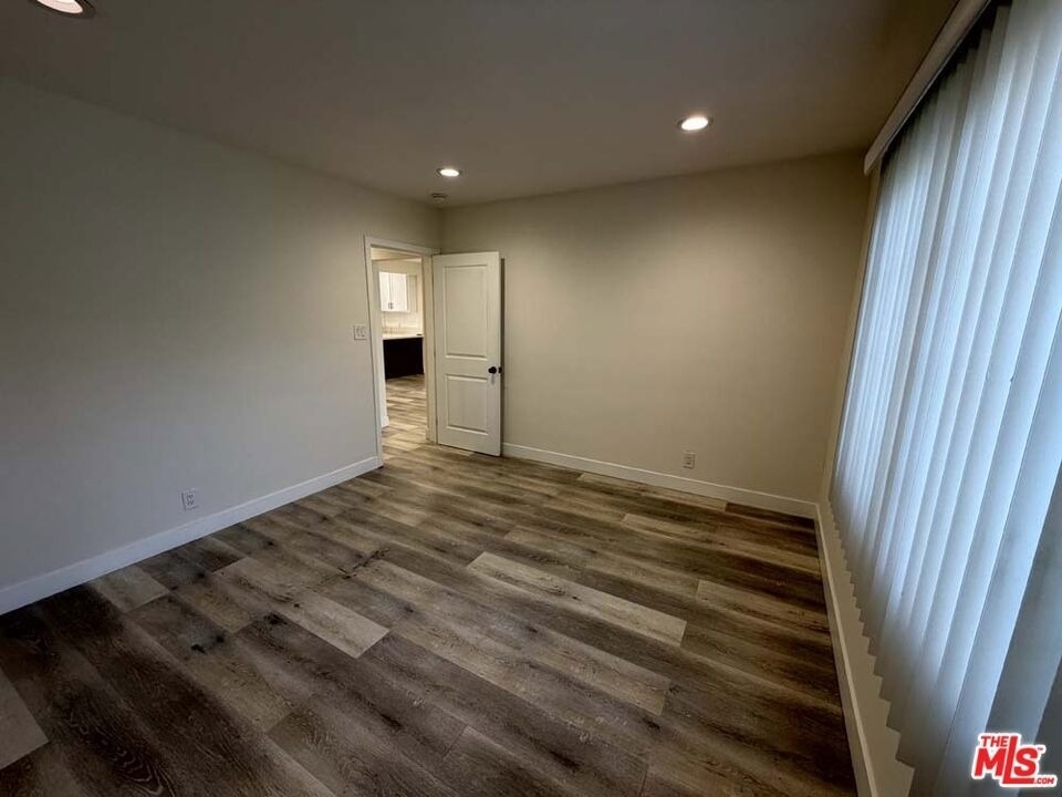 8818 Ramsgate Avenue - Photo 9