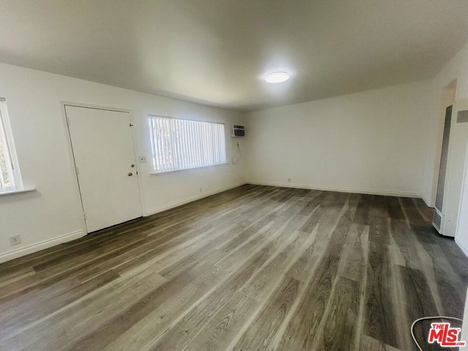740 N Hill Place - Photo 3