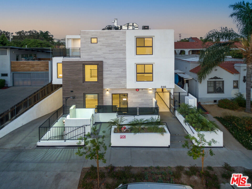 846 N Alta Vista Boulevard - Photo 1