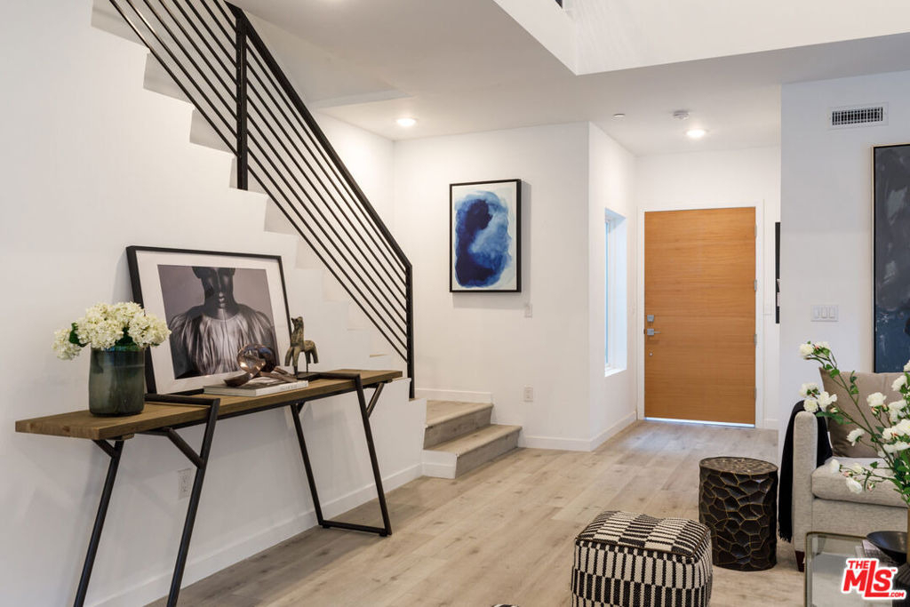 846 N Alta Vista Boulevard - Photo 3