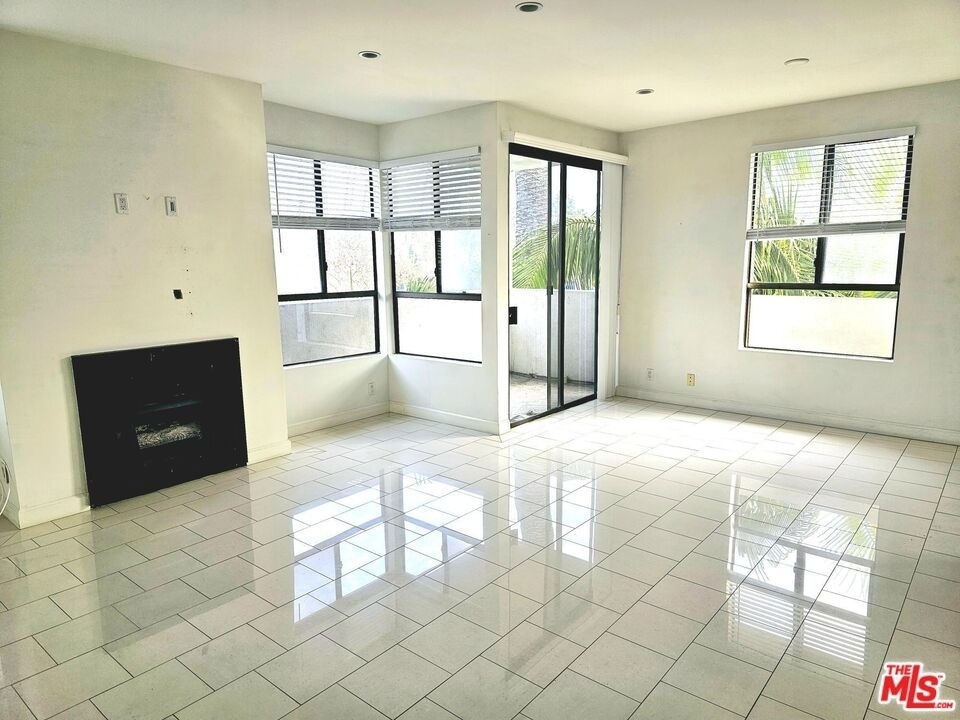12115 San Vicente Boulevard - Photo 3