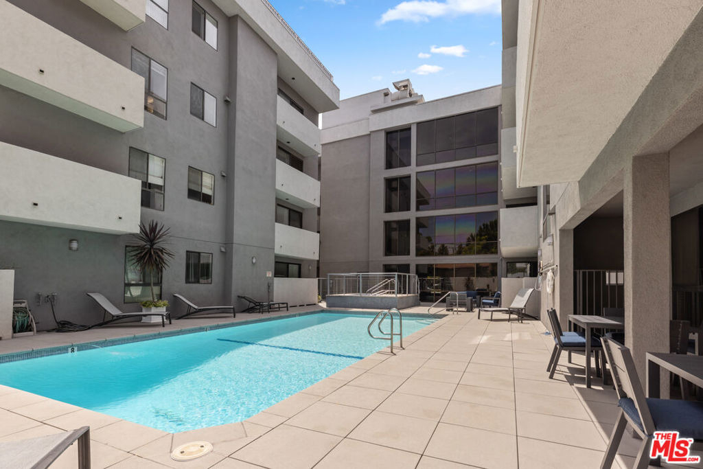 12115 San Vicente Boulevard - Photo 10