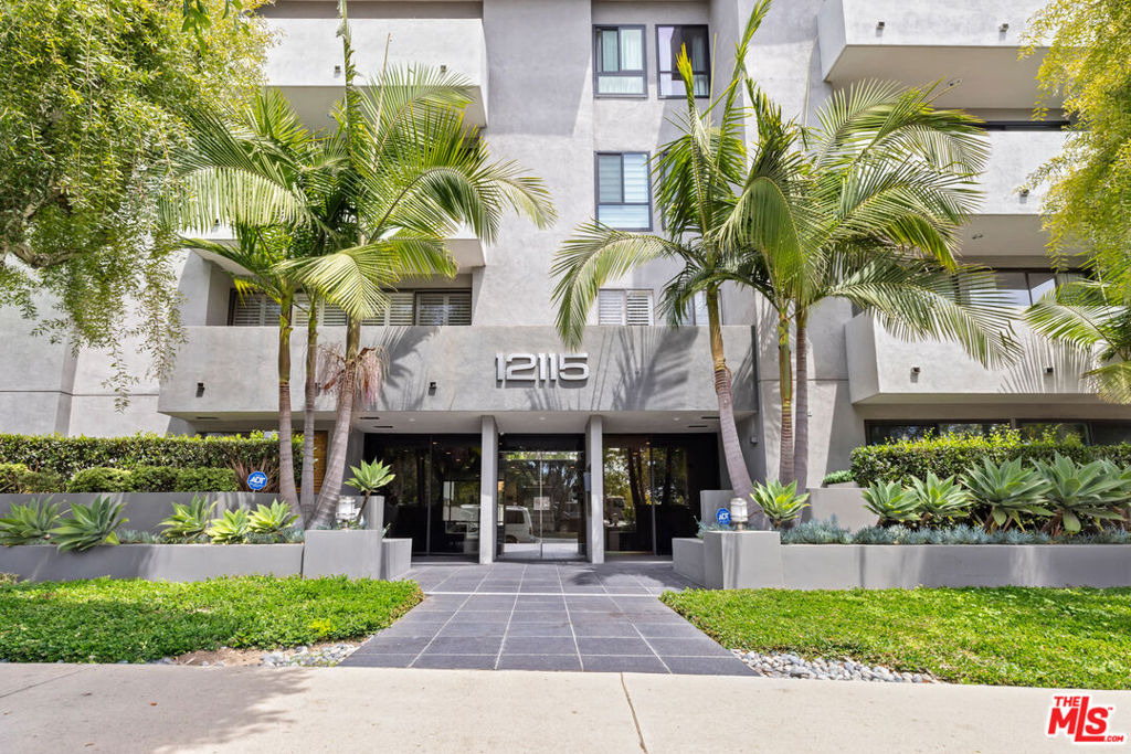 12115 San Vicente Boulevard - Photo 0