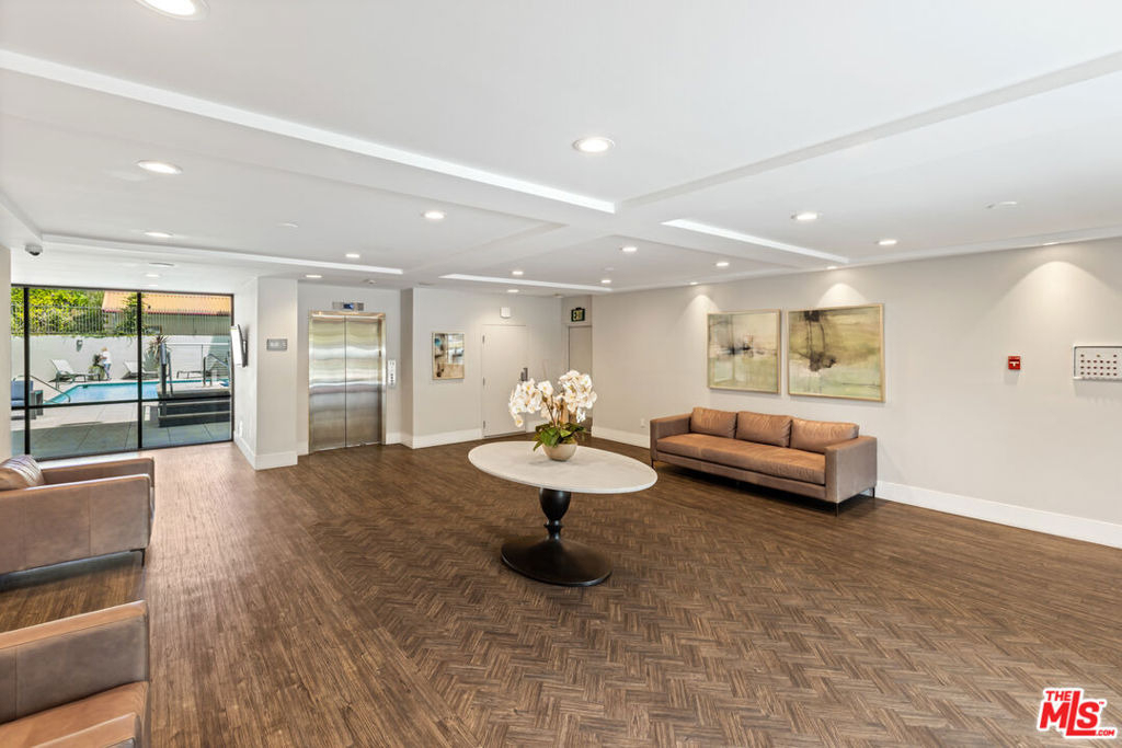 12115 San Vicente Boulevard - Photo 1