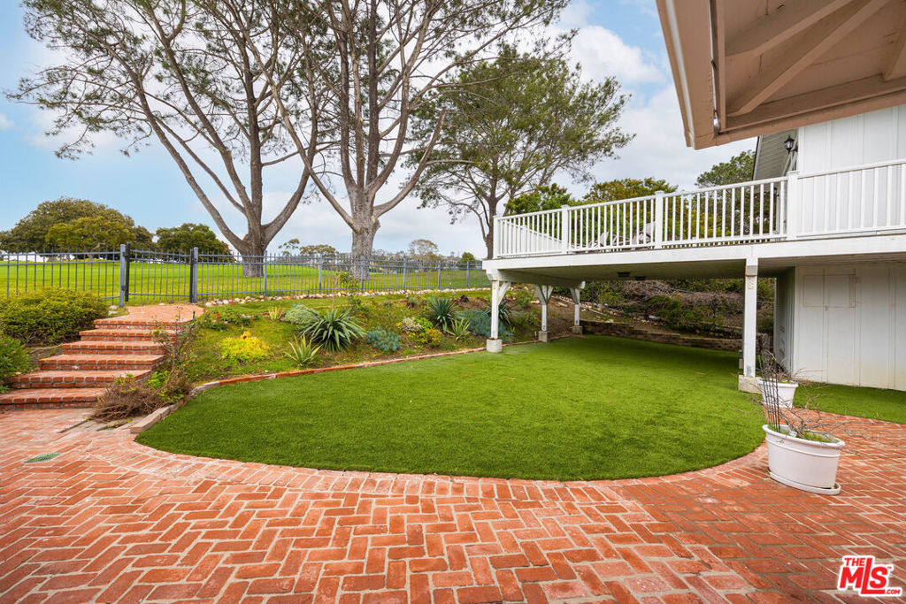 1110 W Muirlands Drive - Photo 32