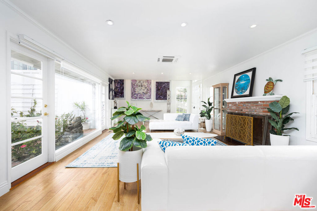 1110 W Muirlands Drive - Photo 3