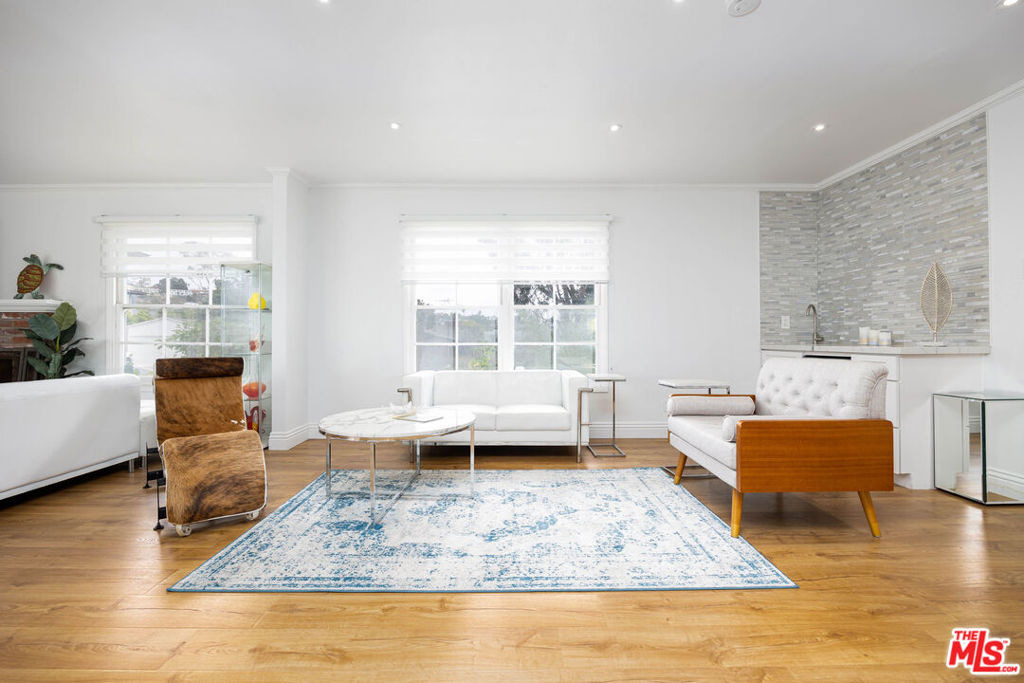 1110 W Muirlands Drive - Photo 4