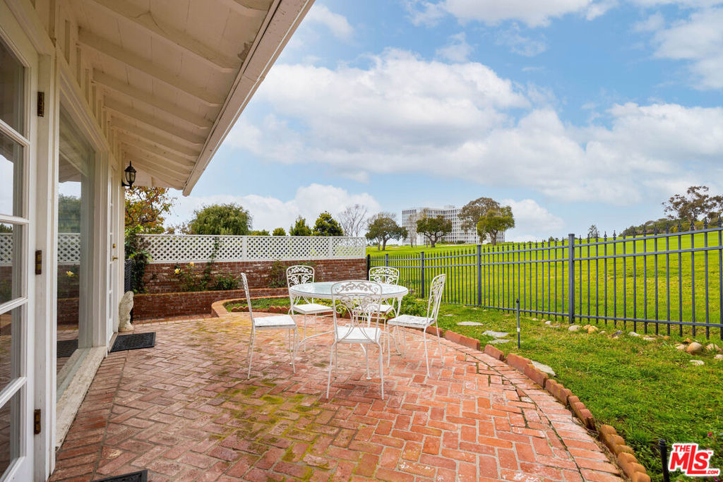 1110 W Muirlands Drive - Photo 31