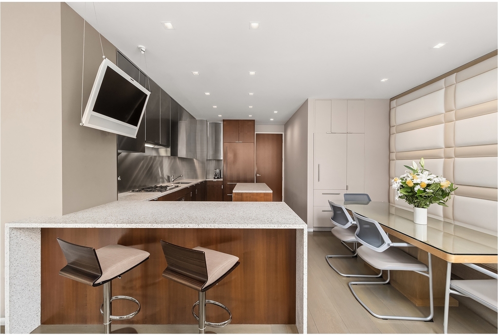 350 W Broadway - Photo 3