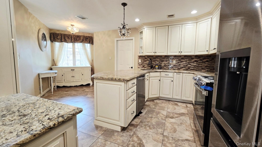 173 Colony Drive - Photo 2