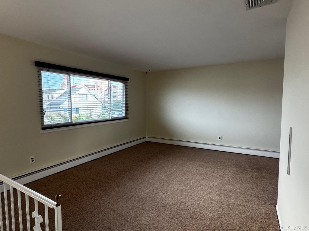 113 Maple Boulevard - Photo 2