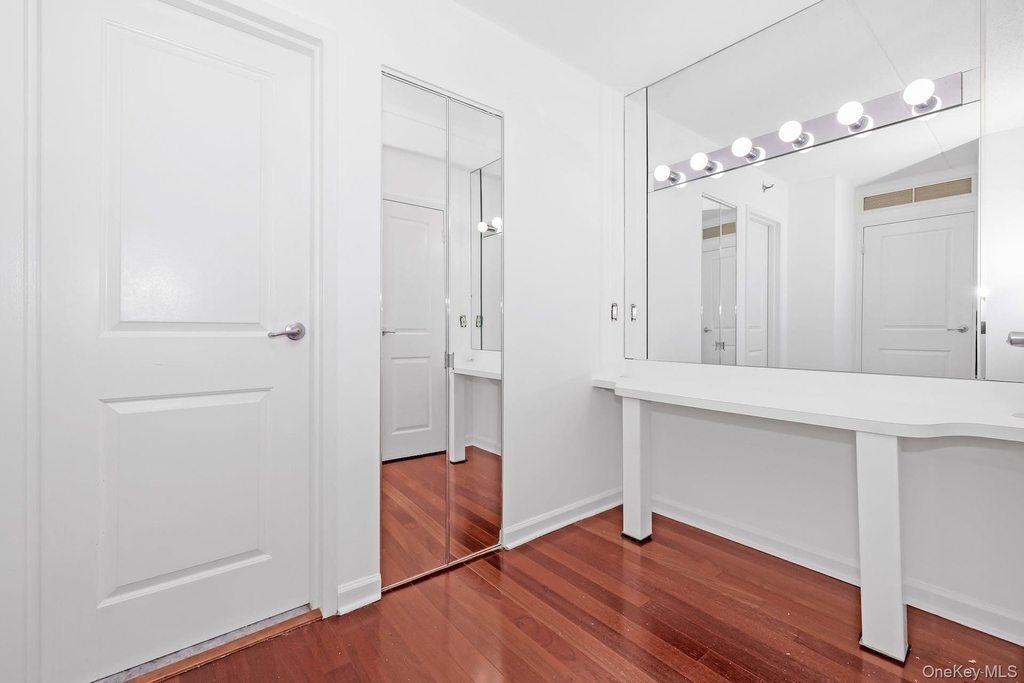 4 Martine Avenue - Photo 16