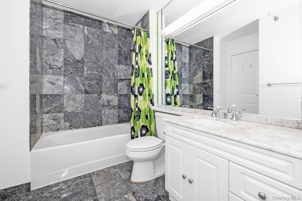 4 Martine Avenue - Photo 17