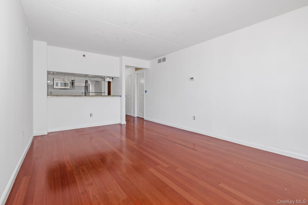 4 Martine Avenue - Photo 14
