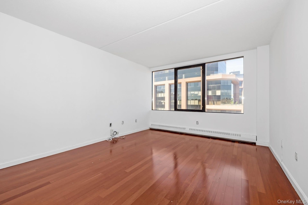 4 Martine Avenue - Photo 13