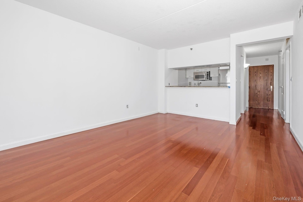 4 Martine Avenue - Photo 15