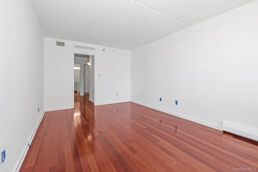 4 Martine Avenue - Photo 6