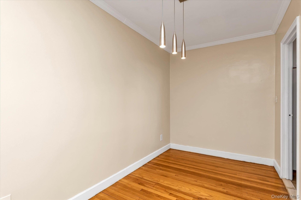 275 Maple Avenue - Photo 5
