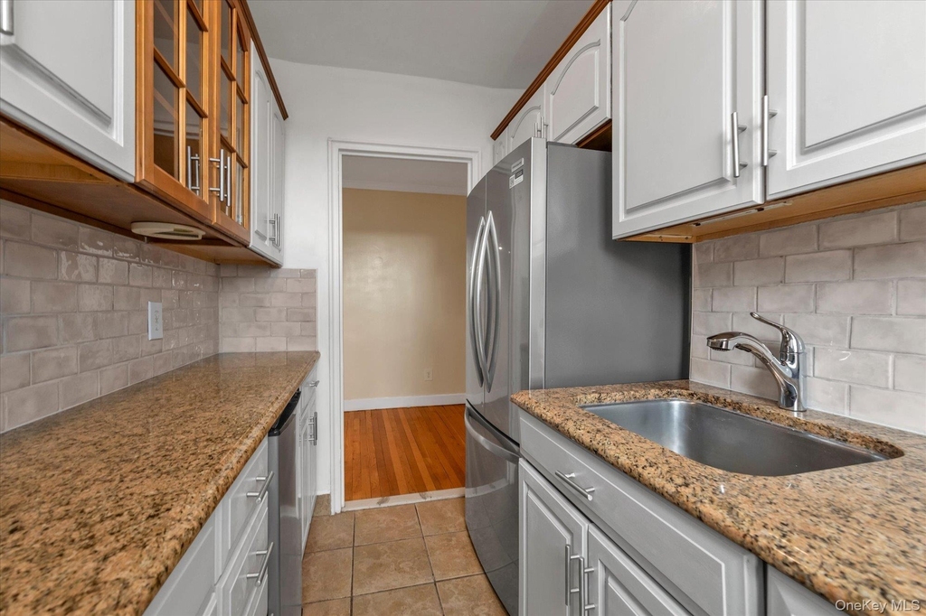 275 Maple Avenue - Photo 7