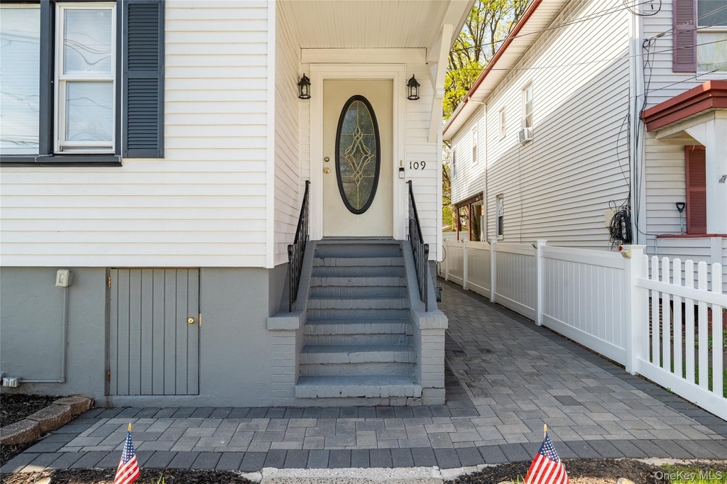109 Broadway - Photo 2
