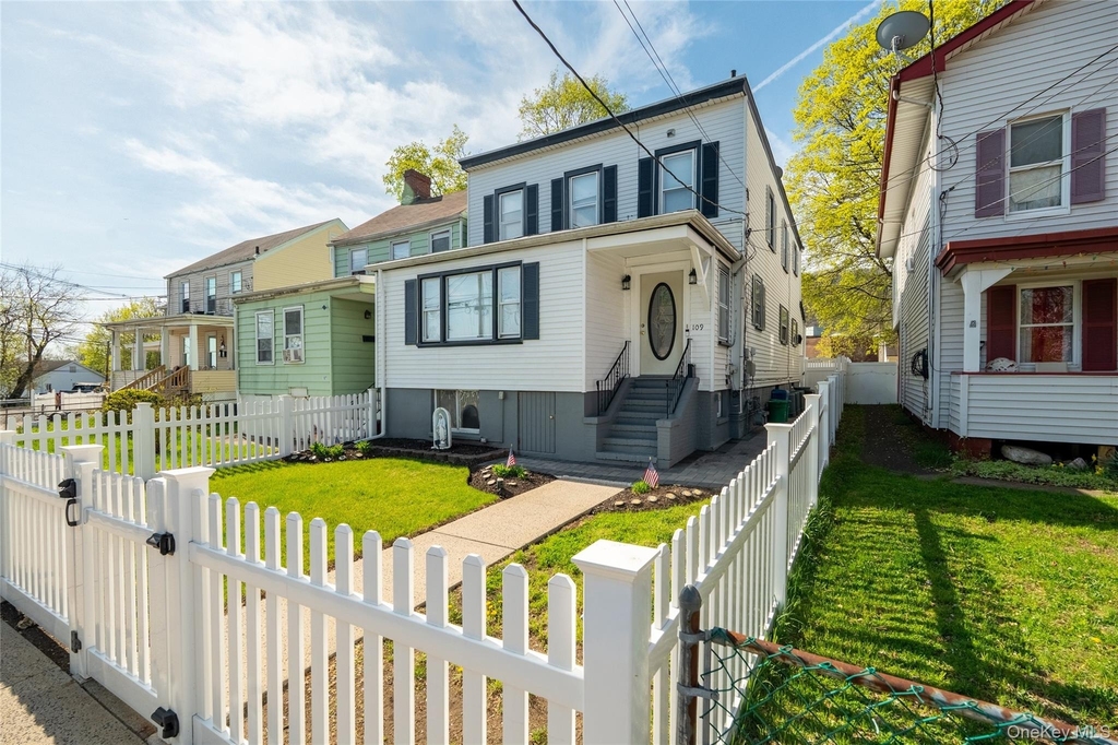 109 Broadway - Photo 0