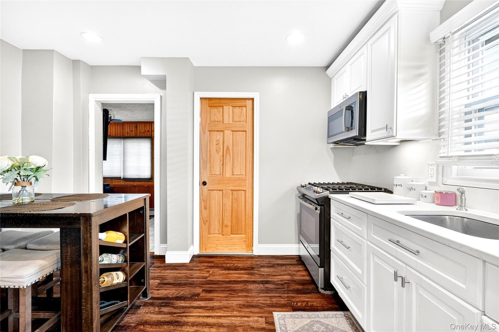 109 Broadway - Photo 16