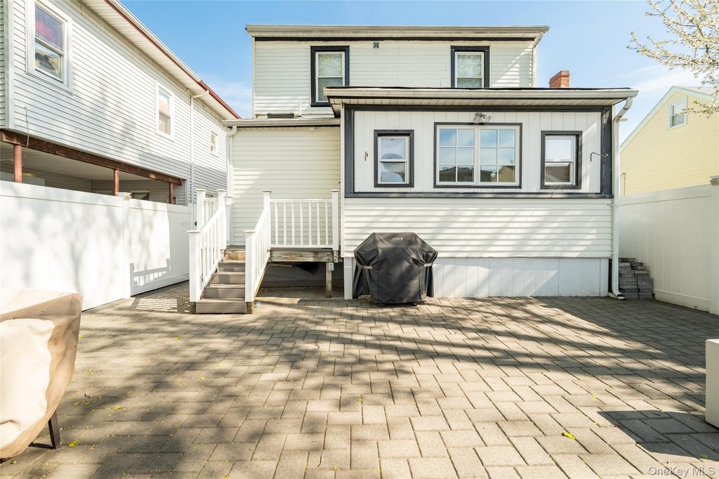 109 Broadway - Photo 26