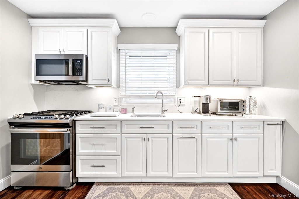 109 Broadway - Photo 15