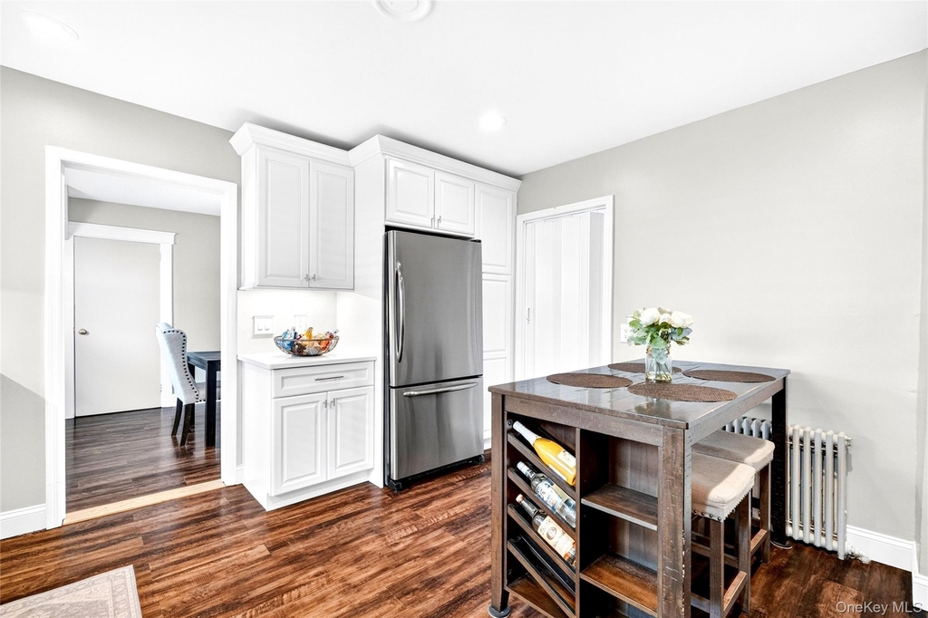 109 Broadway - Photo 17