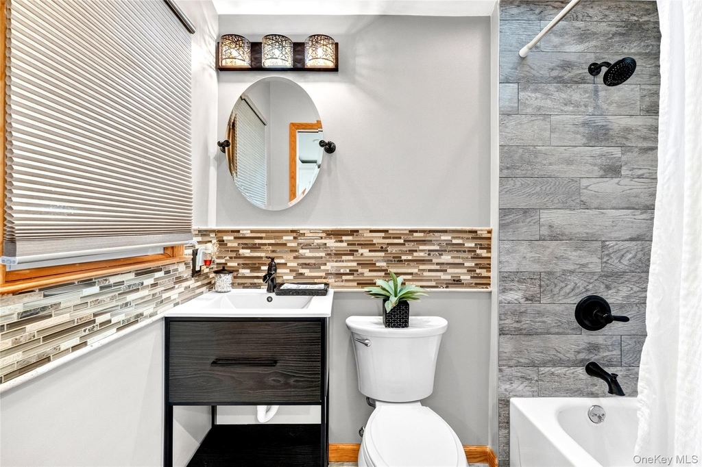 109 Broadway - Photo 19