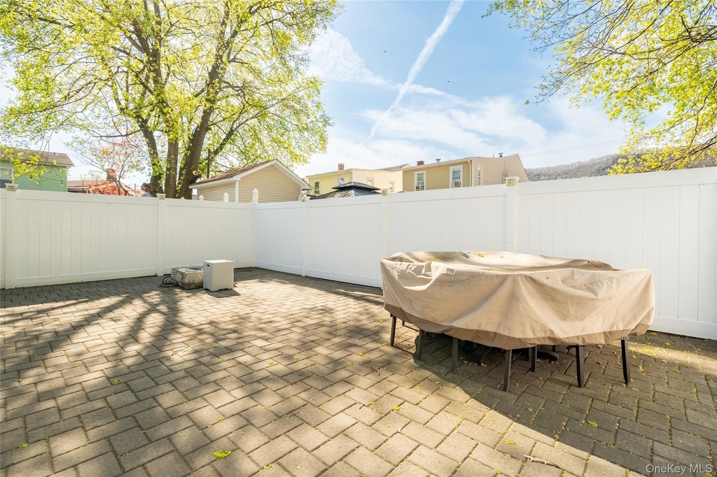 109 Broadway - Photo 25