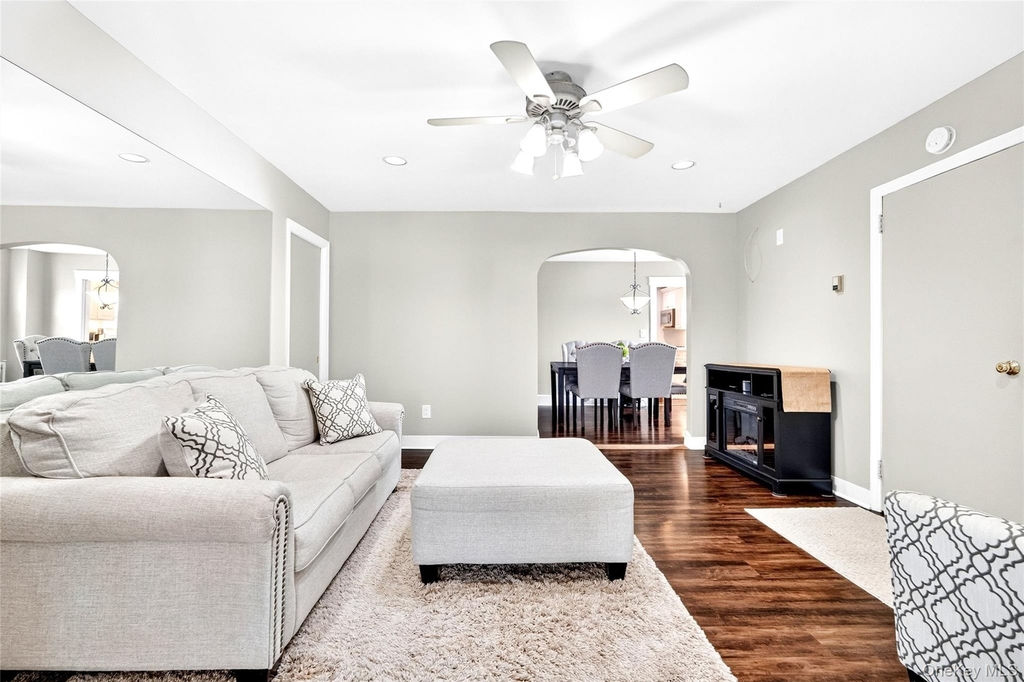 109 Broadway - Photo 9