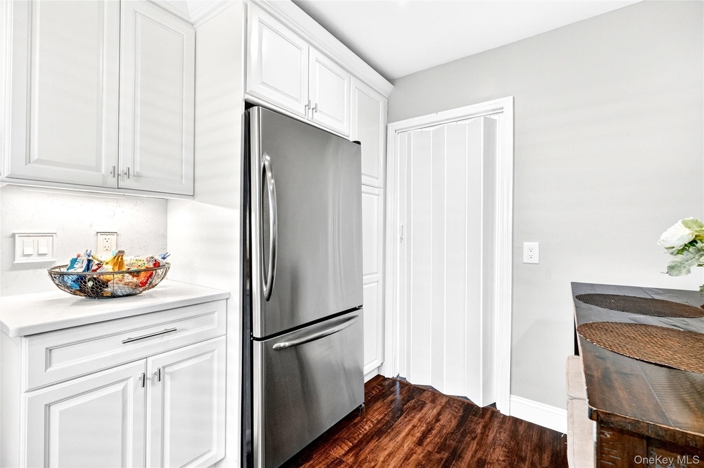 109 Broadway - Photo 18