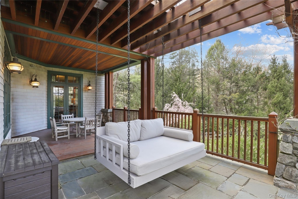 10 Upland Road N - Photo 4