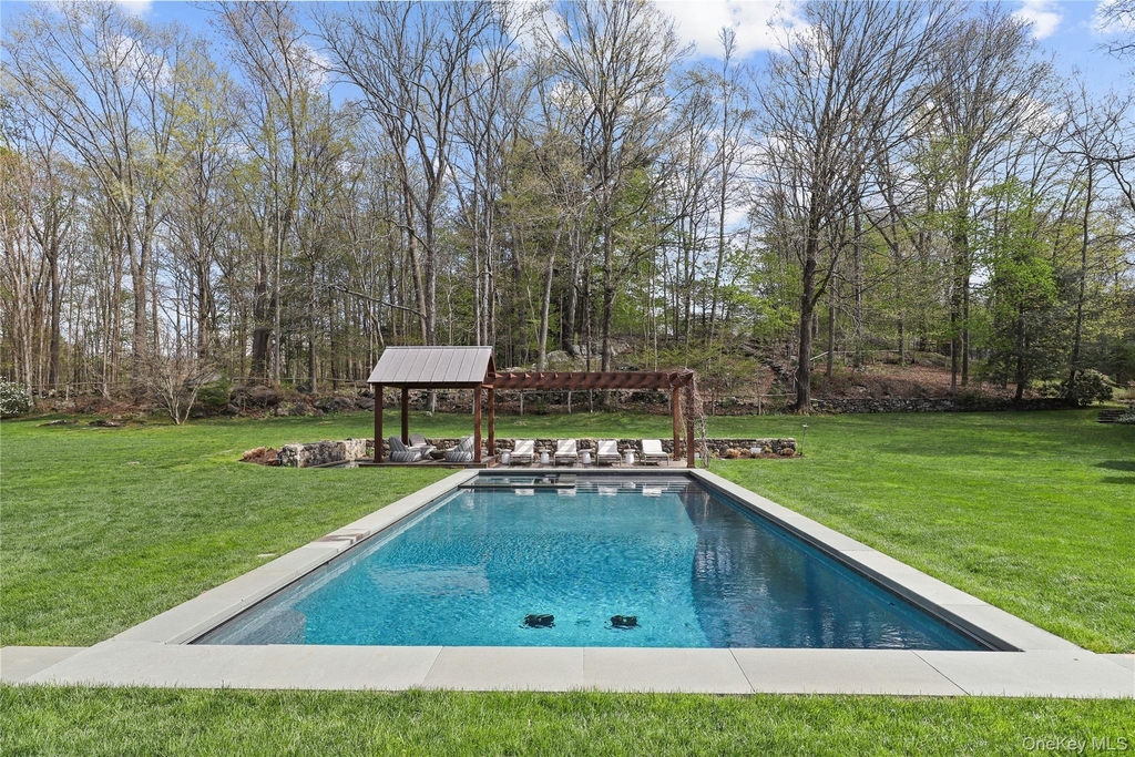 10 Upland Road N - Photo 3