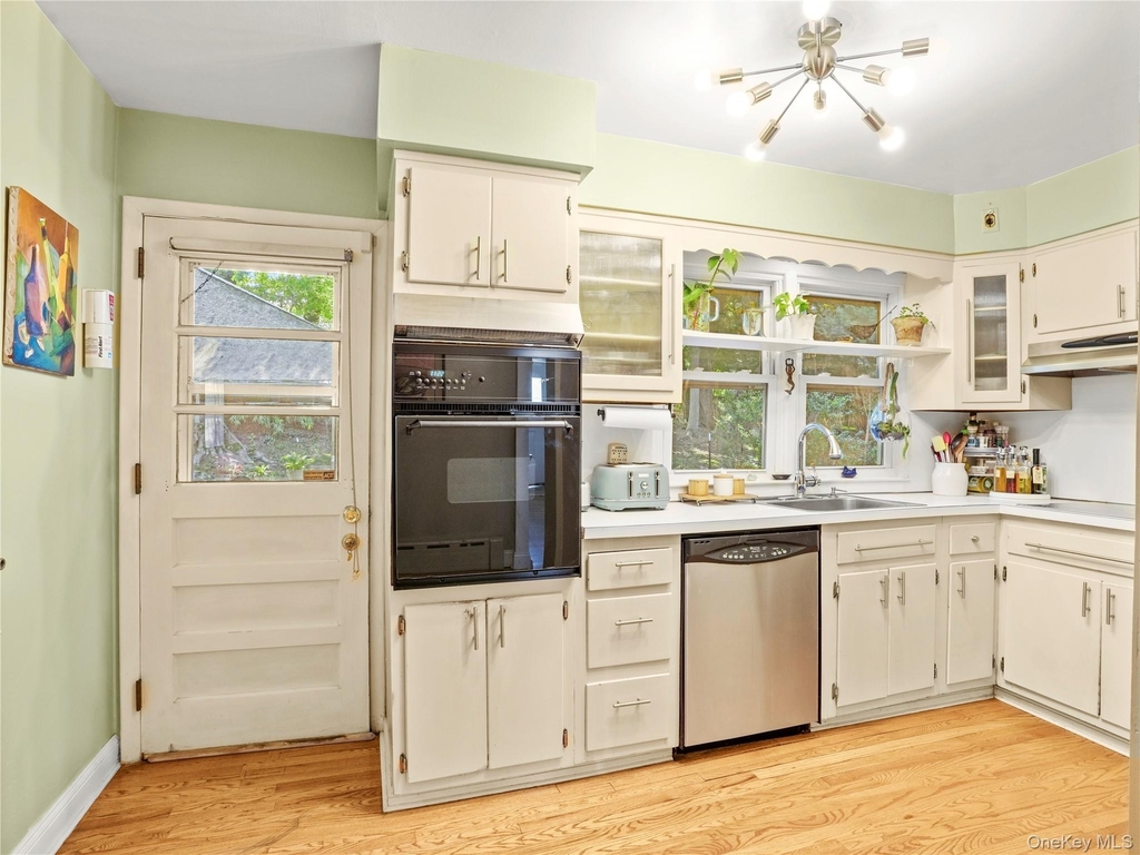 1035 Shore Acres Drive - Photo 3